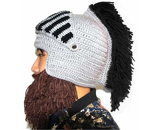 Оригинальная вязаная шапка "Шлем с бородой" цвет черный
